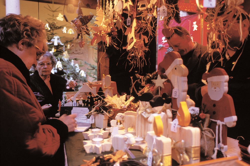 Kerstsfeer marktkraam